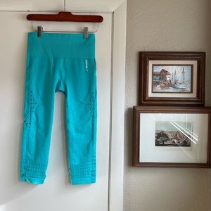 Gymshark teal crop leggings